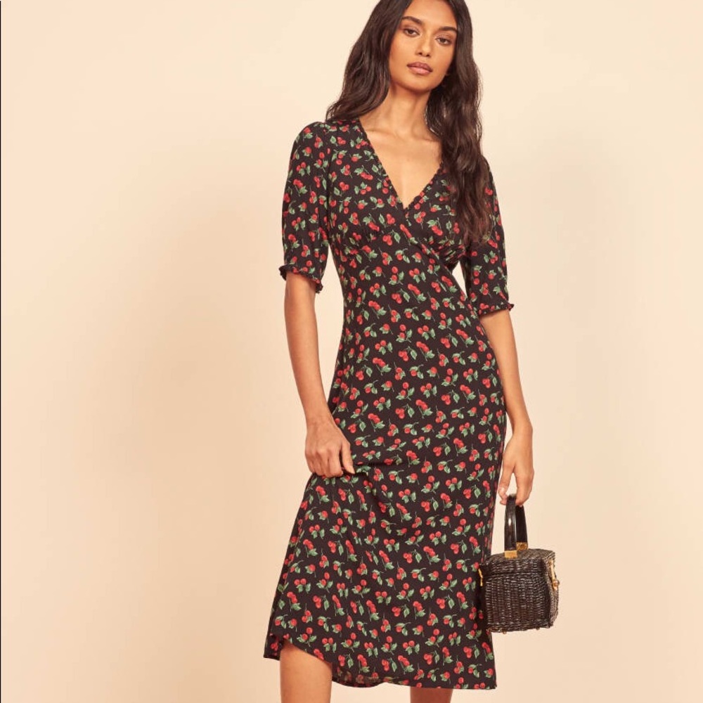 NWT AILA DRESS IN CHERRY SIZE 6